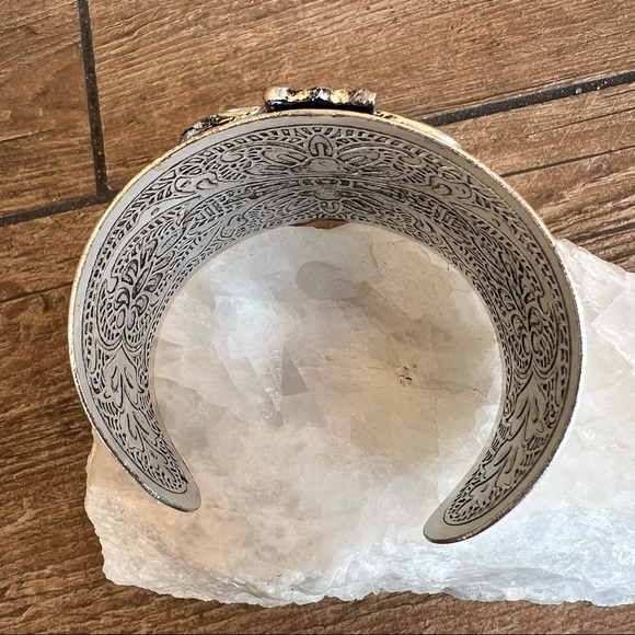 Blue Howlite BOHO Silvertone Cuff - Picture 12 of 12